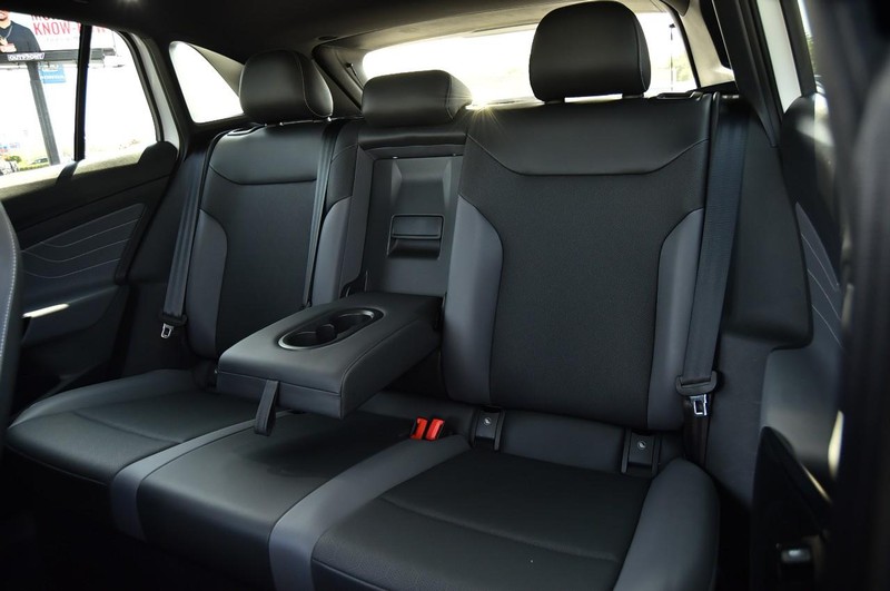 Volkswagen ID.4 Vehicle Full-screen Gallery Image 23