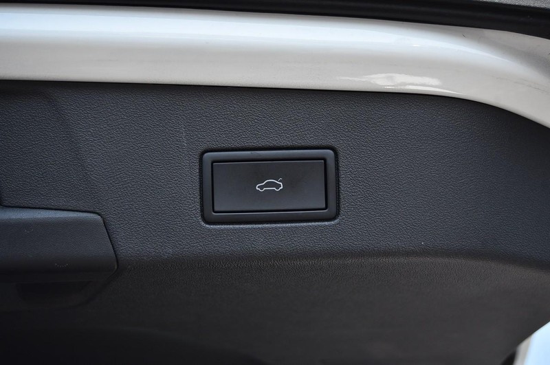 Volkswagen ID.4 Vehicle Full-screen Gallery Image 27