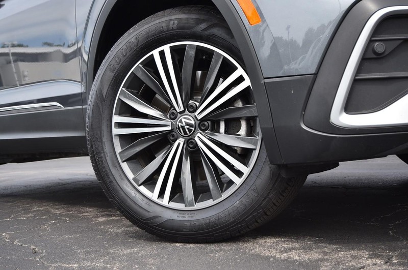 Volkswagen Tiguan Vehicle Image 03