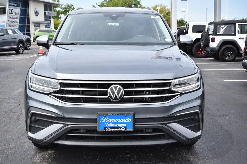 Volkswagen Tiguan Vehicle Image 04