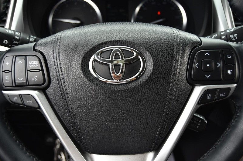 Toyota Highlander Vehicle Image 19