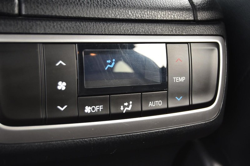 Toyota Highlander Vehicle Image 24