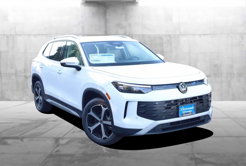 Volkswagen Tiguan Vehicle Full-screen Gallery Image 2