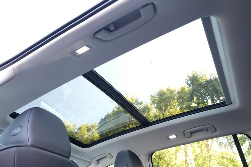 Volkswagen Tiguan Vehicle Full-screen Gallery Image 10