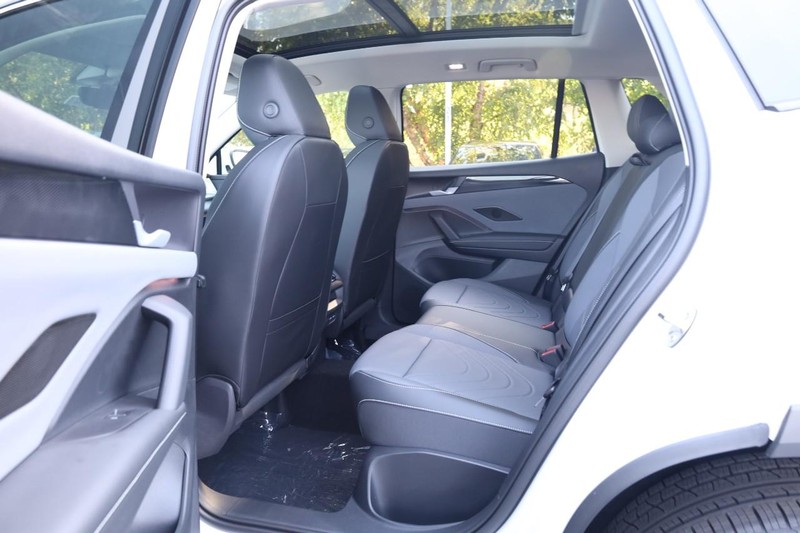 Volkswagen Tiguan Vehicle Full-screen Gallery Image 21