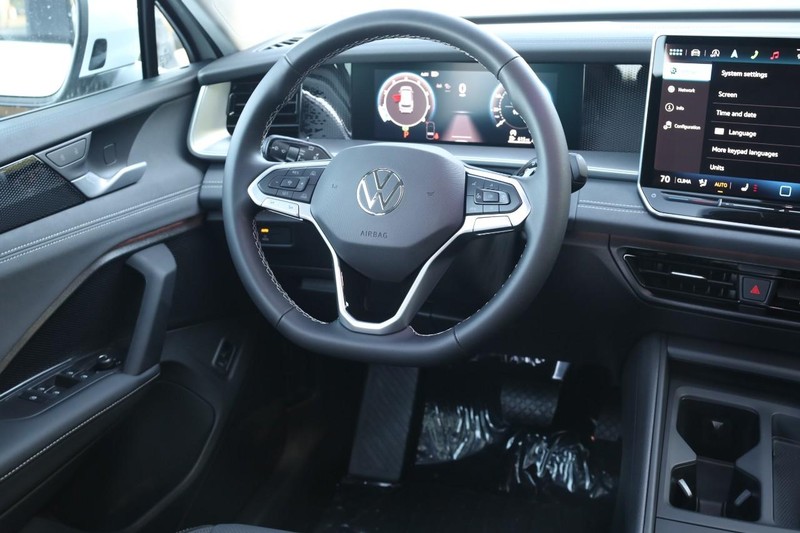 Volkswagen Tiguan Vehicle Full-screen Gallery Image 24