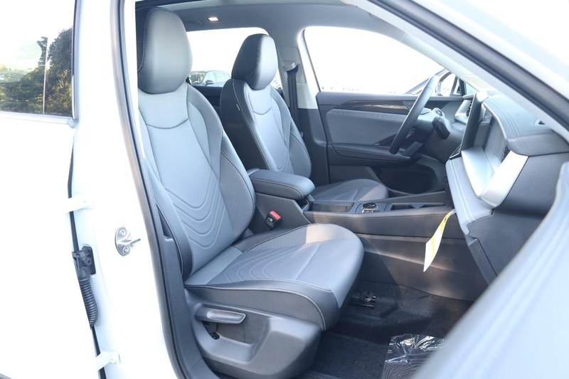 Volkswagen Tiguan Vehicle Full-screen Gallery Image 25