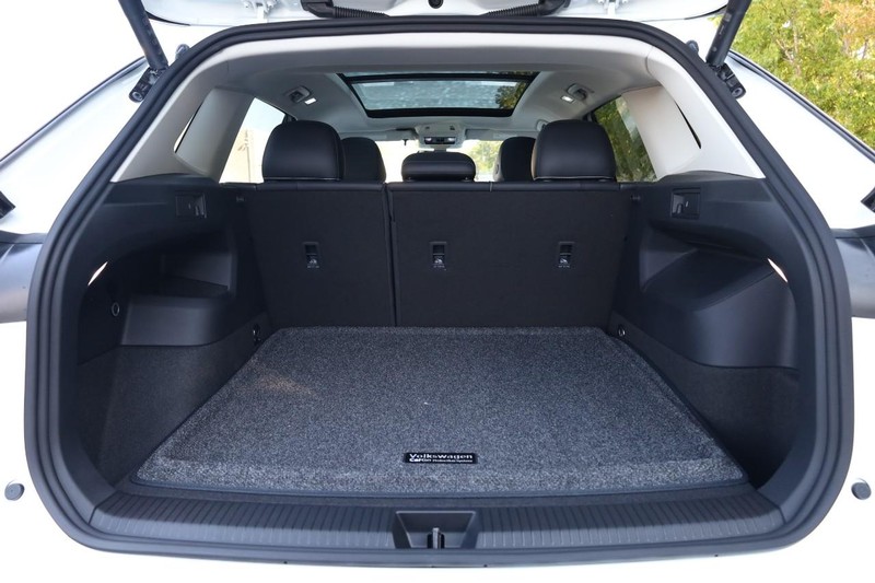 Volkswagen Tiguan Vehicle Full-screen Gallery Image 7