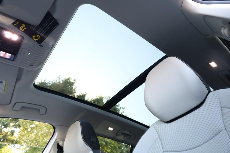 Volkswagen Tiguan Vehicle Full-screen Gallery Image 9