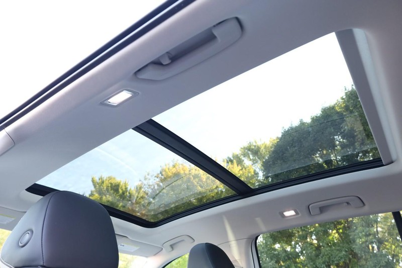 Volkswagen Tiguan Vehicle Full-screen Gallery Image 10