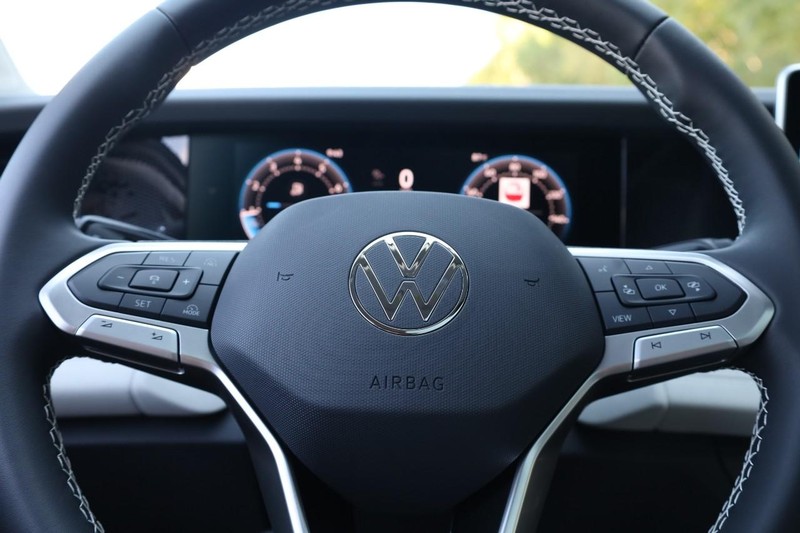 Volkswagen Tiguan Vehicle Full-screen Gallery Image 11