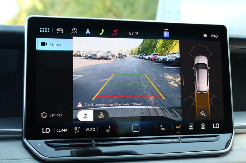 Volkswagen Tiguan Vehicle Full-screen Gallery Image 14