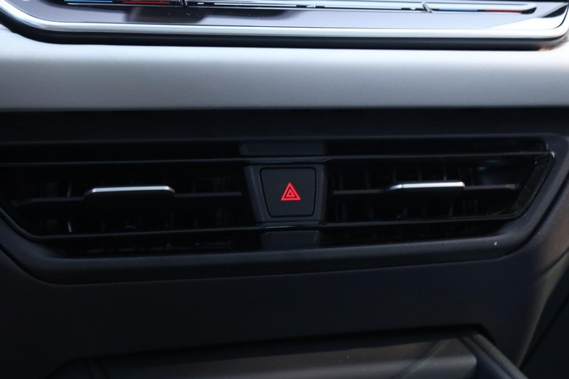 Volkswagen Tiguan Vehicle Full-screen Gallery Image 15