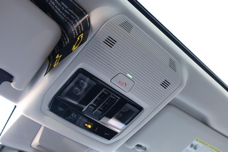 Volkswagen Tiguan Vehicle Full-screen Gallery Image 18