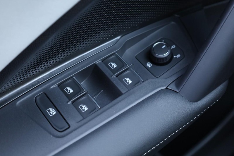 Volkswagen Tiguan Vehicle Full-screen Gallery Image 19