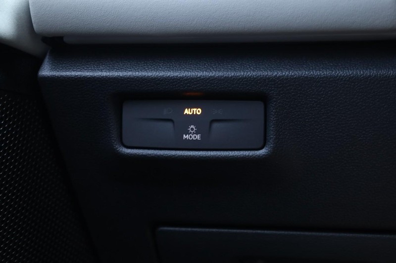 Volkswagen Tiguan Vehicle Full-screen Gallery Image 20