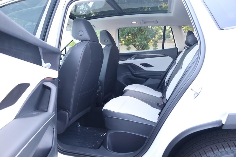 Volkswagen Tiguan Vehicle Full-screen Gallery Image 21