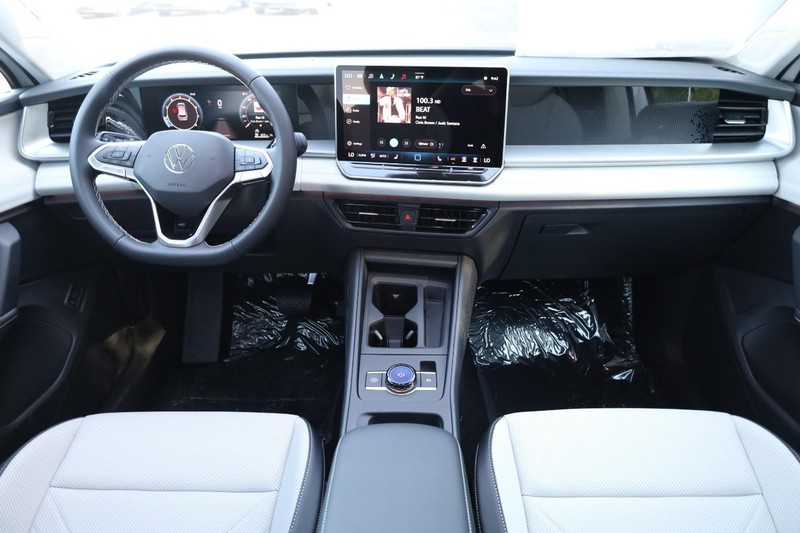 Volkswagen Tiguan Vehicle Full-screen Gallery Image 23