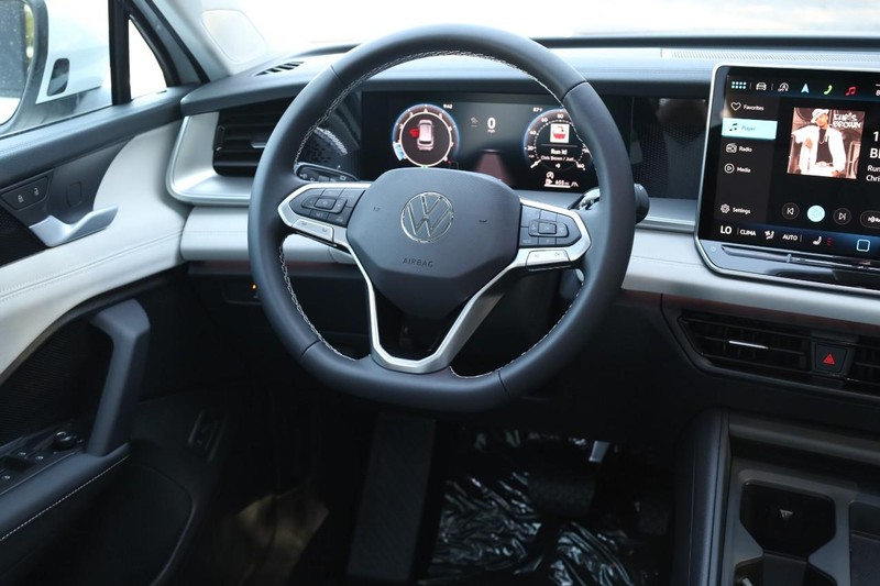 Volkswagen Tiguan Vehicle Full-screen Gallery Image 24