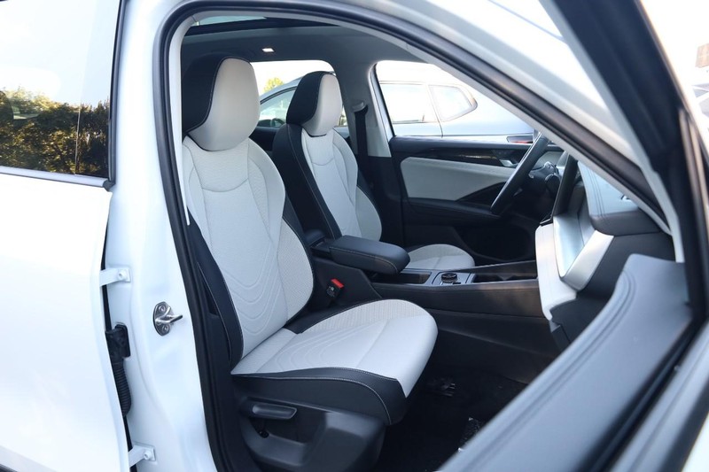 Volkswagen Tiguan Vehicle Full-screen Gallery Image 25