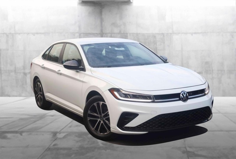 Volkswagen Jetta Vehicle Full-screen Gallery Image 2