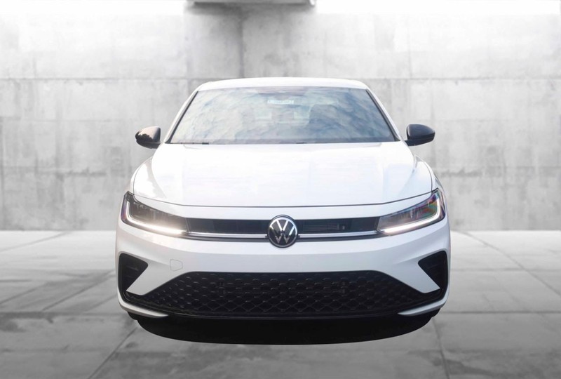 Volkswagen Jetta Vehicle Full-screen Gallery Image 4