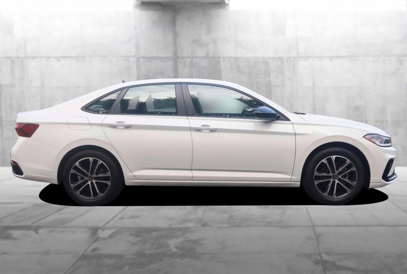 Volkswagen Jetta Vehicle Full-screen Gallery Image 5