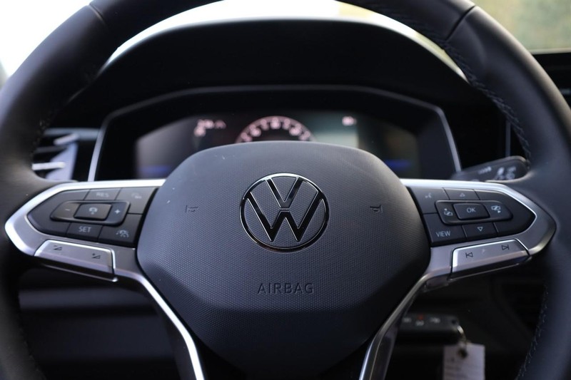 Volkswagen Jetta Vehicle Full-screen Gallery Image 9