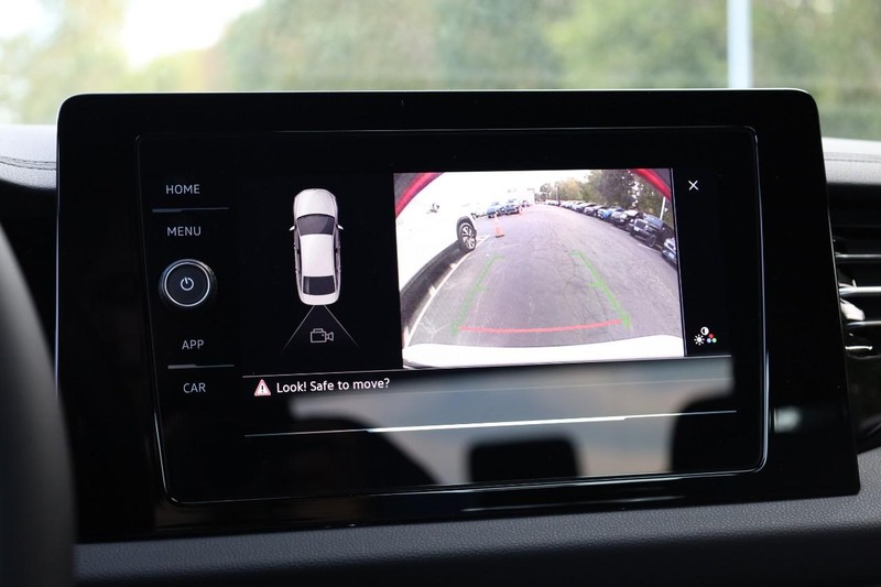 Volkswagen Jetta Vehicle Full-screen Gallery Image 12