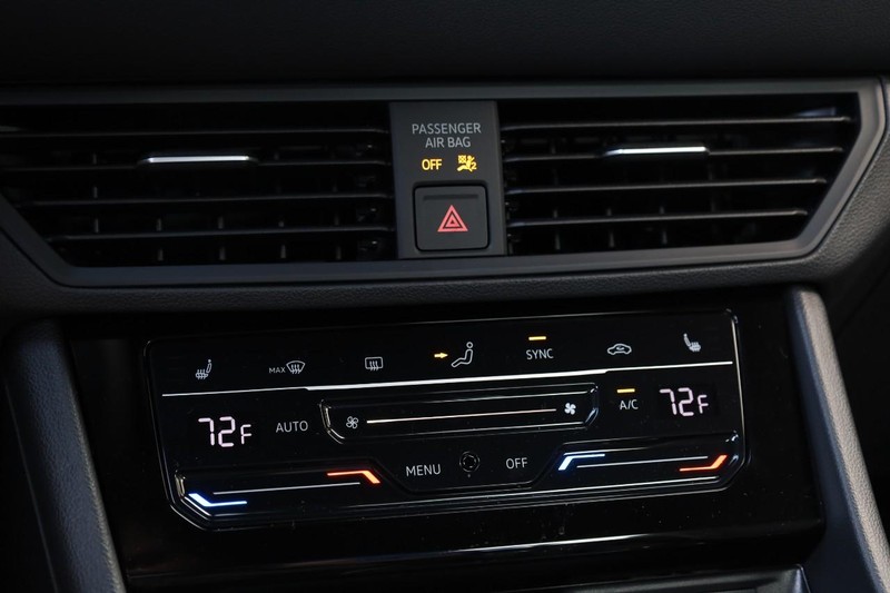 Volkswagen Jetta Vehicle Full-screen Gallery Image 13