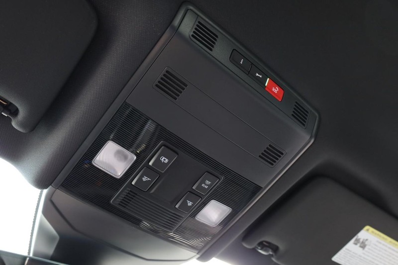 Volkswagen Jetta Vehicle Full-screen Gallery Image 16