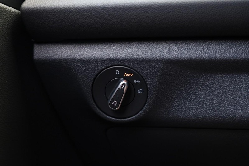 Volkswagen Jetta Vehicle Full-screen Gallery Image 18