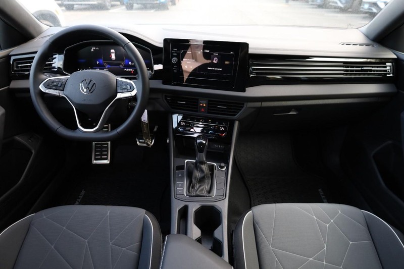 Volkswagen Jetta Vehicle Full-screen Gallery Image 21