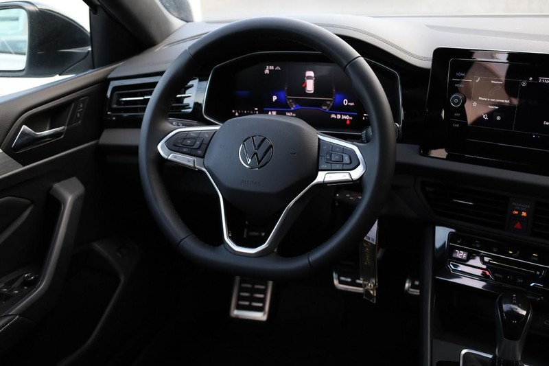 Volkswagen Jetta Vehicle Full-screen Gallery Image 22