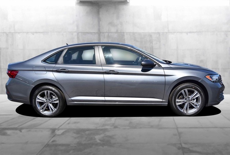 Volkswagen Jetta Vehicle Full-screen Gallery Image 5