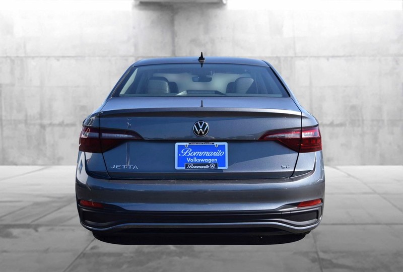 Volkswagen Jetta Vehicle Full-screen Gallery Image 6