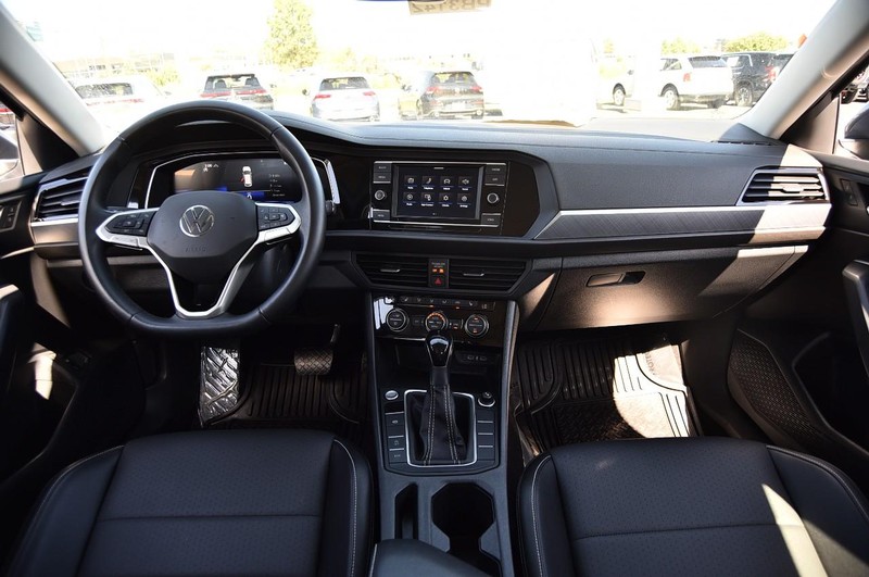 Volkswagen Jetta Vehicle Full-screen Gallery Image 7