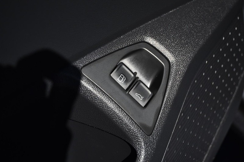 Volkswagen Jetta Vehicle Full-screen Gallery Image 8