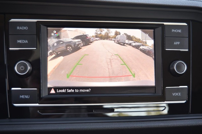 Volkswagen Jetta Vehicle Full-screen Gallery Image 12