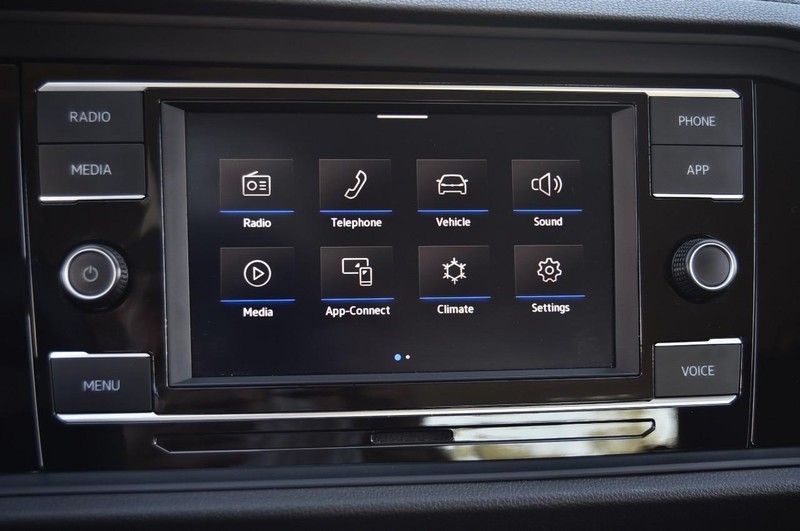 Volkswagen Jetta Vehicle Full-screen Gallery Image 13