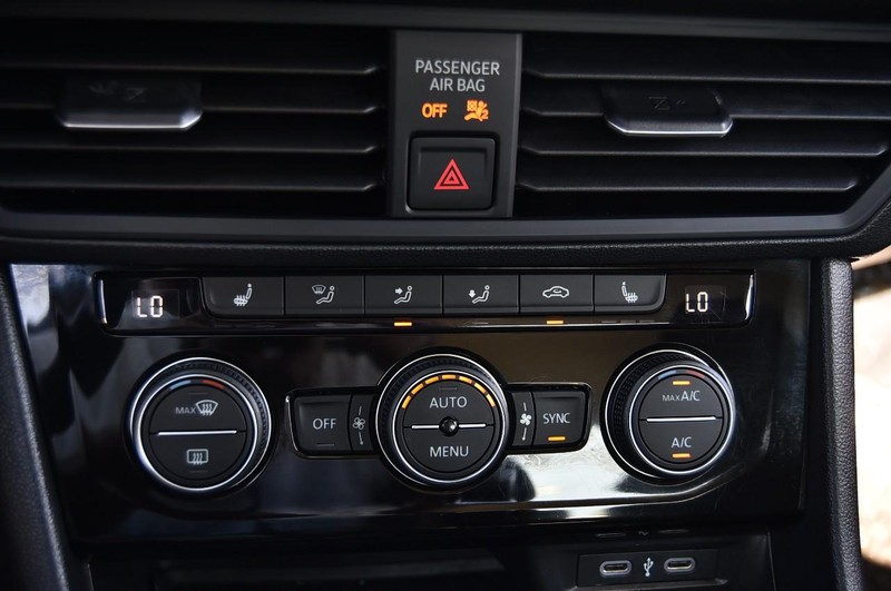 Volkswagen Jetta Vehicle Full-screen Gallery Image 14