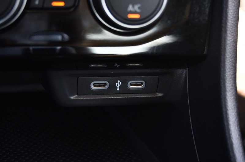 Volkswagen Jetta Vehicle Full-screen Gallery Image 15