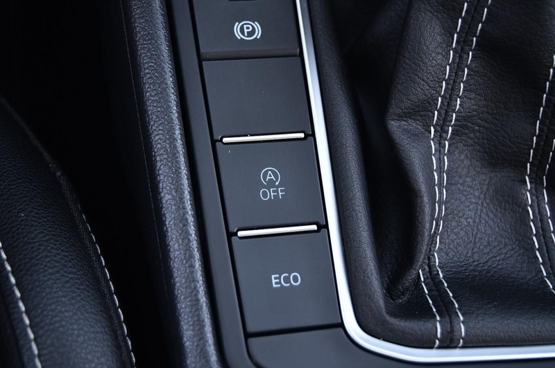 Volkswagen Jetta Vehicle Full-screen Gallery Image 17