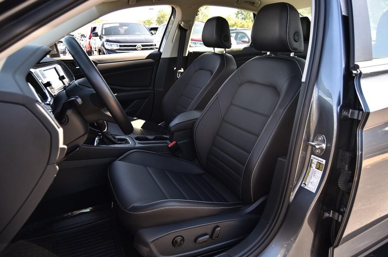 Volkswagen Jetta Vehicle Full-screen Gallery Image 19