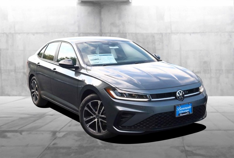 Volkswagen Jetta Vehicle Full-screen Gallery Image 2