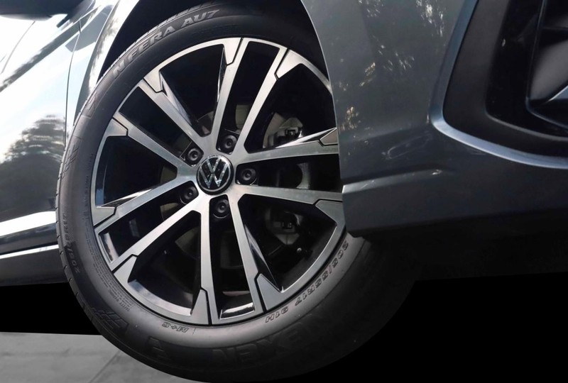 Volkswagen Jetta Vehicle Full-screen Gallery Image 3