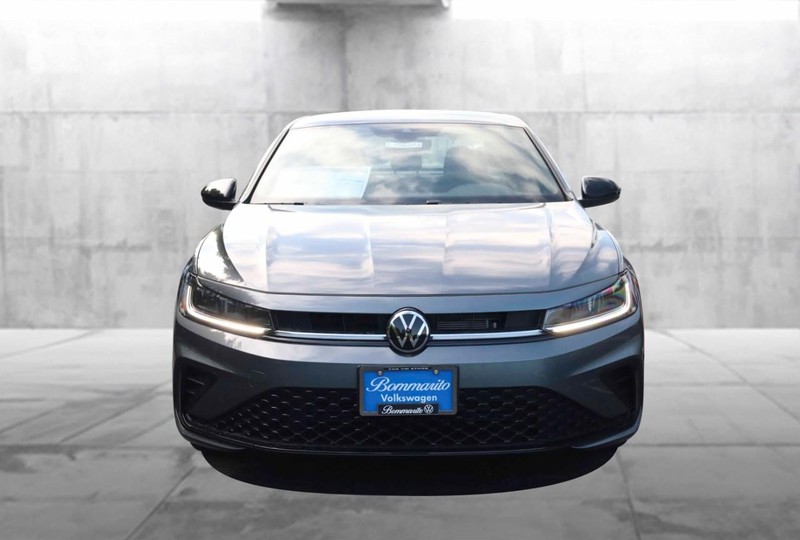 Volkswagen Jetta Vehicle Full-screen Gallery Image 4