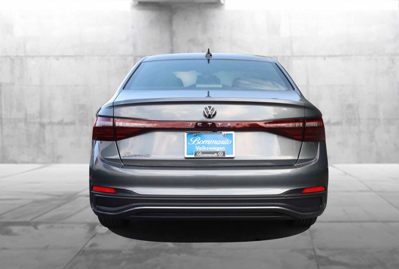 Volkswagen Jetta Vehicle Full-screen Gallery Image 6