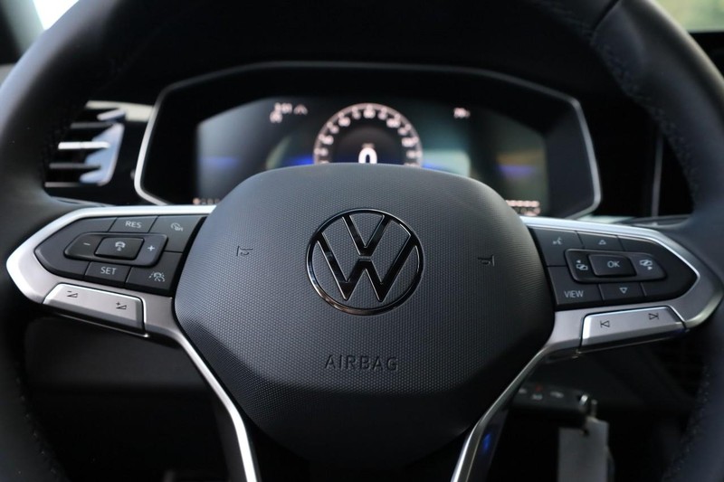 Volkswagen Jetta Vehicle Full-screen Gallery Image 9