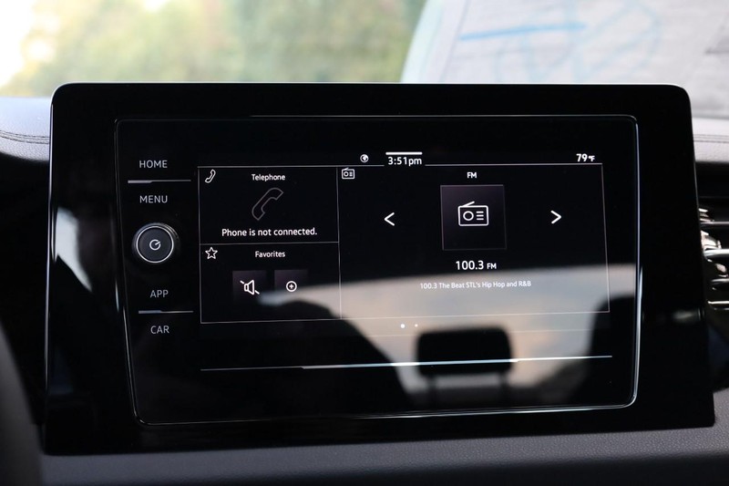 Volkswagen Jetta Vehicle Full-screen Gallery Image 11